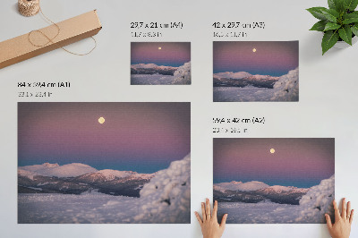 Stijlvolle wandposter met sneeuw bedekte bergen pastelroze maan