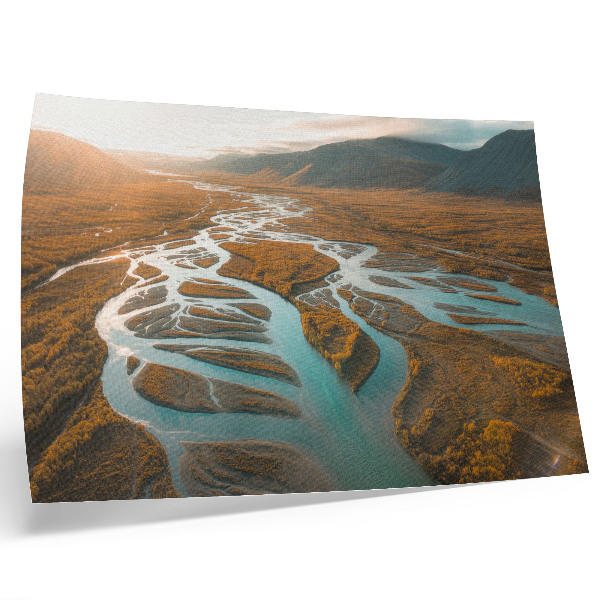 Poster Majestueuze rivier, gouden heuvels, turkoois water