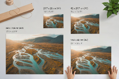 Poster Majestueuze rivier, gouden heuvels, turkoois water