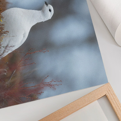 Stijlvolle wandposter Een witte vogel in een winterse omgeving.