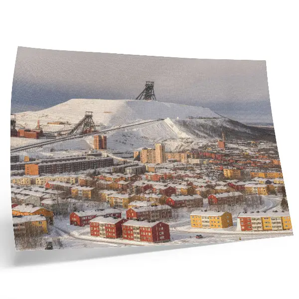 Poster winterstadje met kleurrijke gebouwen in de sneeuw