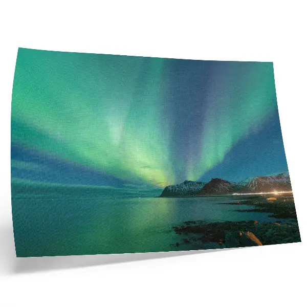 Wandposter het noorderlicht boven de zee met een magische sfeer