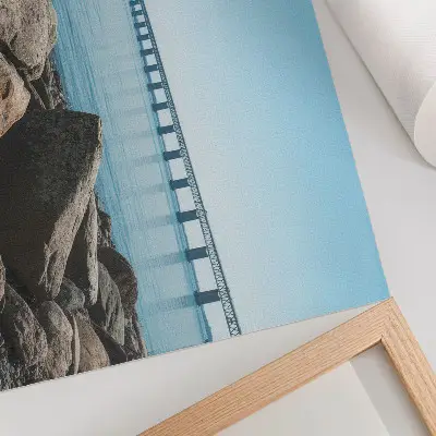 Poster brug over blauw water met stenen aan de oever