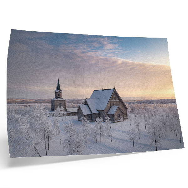 Stijlvolle wandposter Een vredig winterlandschap met een houten kerk.