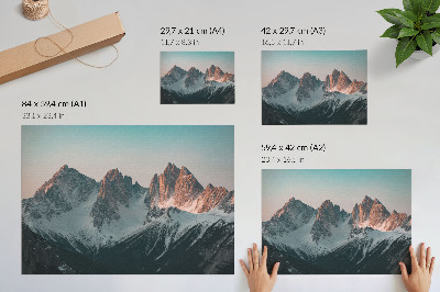 Moderne decoratieve poster Pastelkleurige bergen in het licht van de ondergaande zon