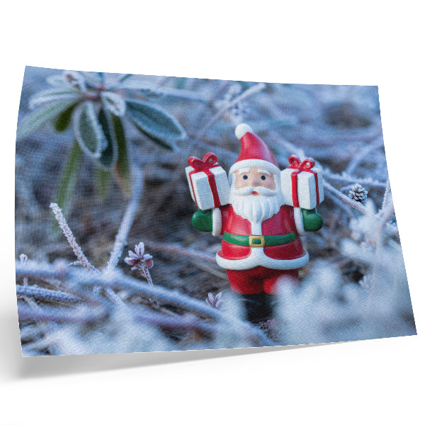 Poster De Kerstman met cadeaus in een winterse setting.
