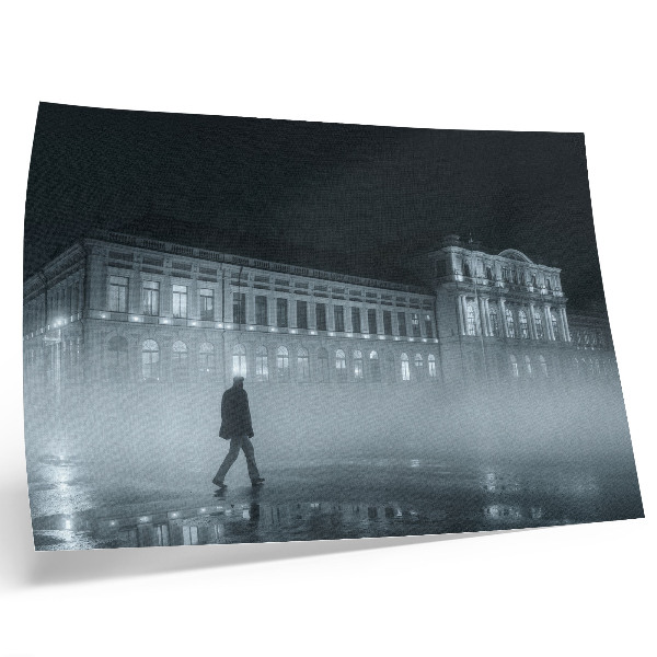 Moderne decoratieve poster Nachtelijke stadsmist monumentaal gebouw