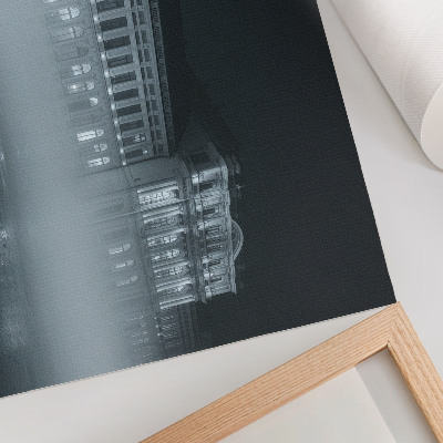 Moderne decoratieve poster Nachtelijke stadsmist monumentaal gebouw
