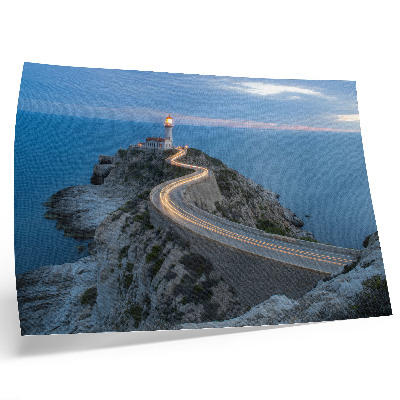 Moderne decoratieve poster Een schilderachtig landschap met een lantaarn en een kronkelende weg in de nacht.