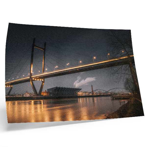 Stijlvolle wandposter Brug 's nachts, moderne constructie, vredige sfeer