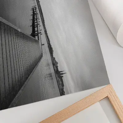 Poster zwart-wit landschap van een houten pier bij een rustig meer