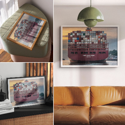 Stijlvolle wandposter Een containerschip vol kleurrijke containers op het water.
