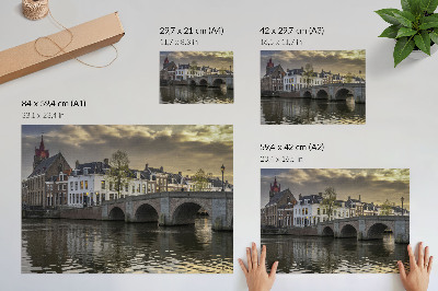 Moderne decoratieve poster Een charmante stad in de avond, verlicht door lantaarns.