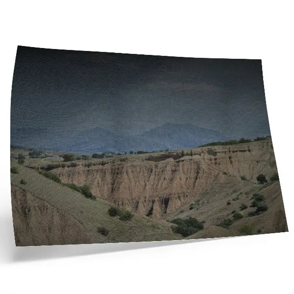 Wandposter natuurlijk landschap met uitgestrekte valleien, kliffen en bergen