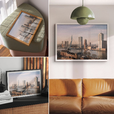 Moderne decoratieve poster Indrukwekkende wolkenkrabbers en een elegante brug over de rivier.