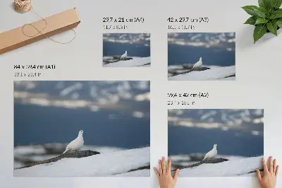 Poster vogel in de sneeuw in een zacht winterlandschap