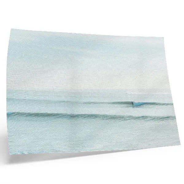 Poster minimalistische oceaan met surfers in een rustige stijl