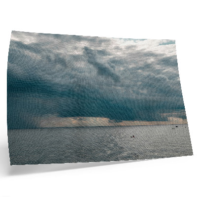 Moderne decoratieve poster Een stormachtige hemel boven een oceaan vol ruimte.