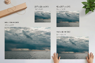 Moderne decoratieve poster Een stormachtige hemel boven een oceaan vol ruimte.