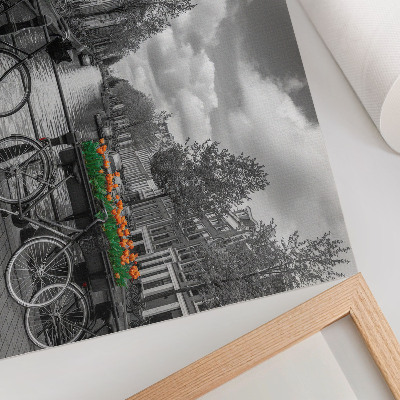Poster Een charmant uitzicht op het kanaal, fietsen, tulpen, zwart en oranje.