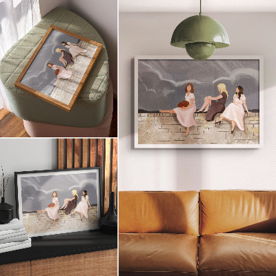 Moderne decoratieve poster Drie vrouwen op de muur, felgekleurde jurken, een wijde hemel