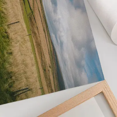 Stijlvolle wandposter schilderachtig landschap met een eenzaam huisje in de natuur