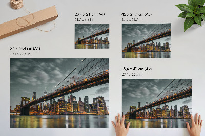 Stijlvolle wandposter Panorama van de avond met de verlichte stadsbrug en het water