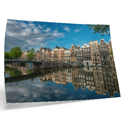 Poster Verleidelijke huurkazernes weerspiegeld in het kanaalwater.