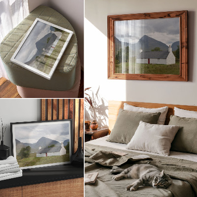 Moderne decoratieve poster Een wit huisje te midden van bergen en groen.
