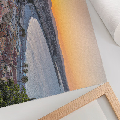 Moderne decoratieve poster Uitzicht op de stad bij zonsondergang boven de zee.