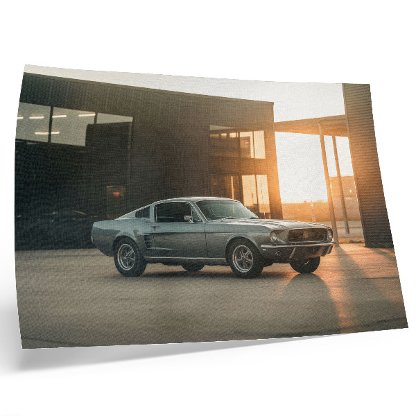 Stijlvolle wandposter Een klassieke auto met een architectonische achtergrond.