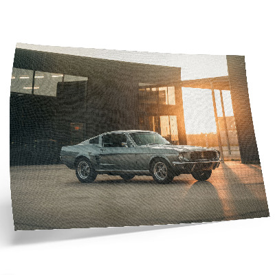 Stijlvolle wandposter Een klassieke auto met een architectonische achtergrond.