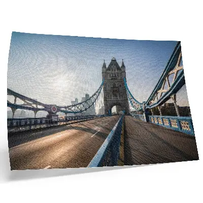 Stijlvolle wandposter met een klassieke stadsbrug in de zon
