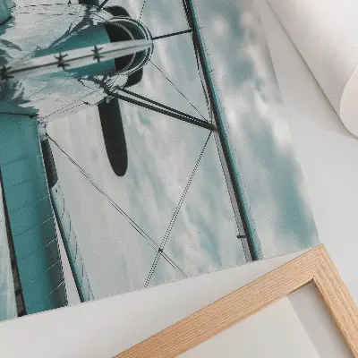 Stijlvolle wandposter vooraanzicht van een dubbeldekker met industriële elegantie