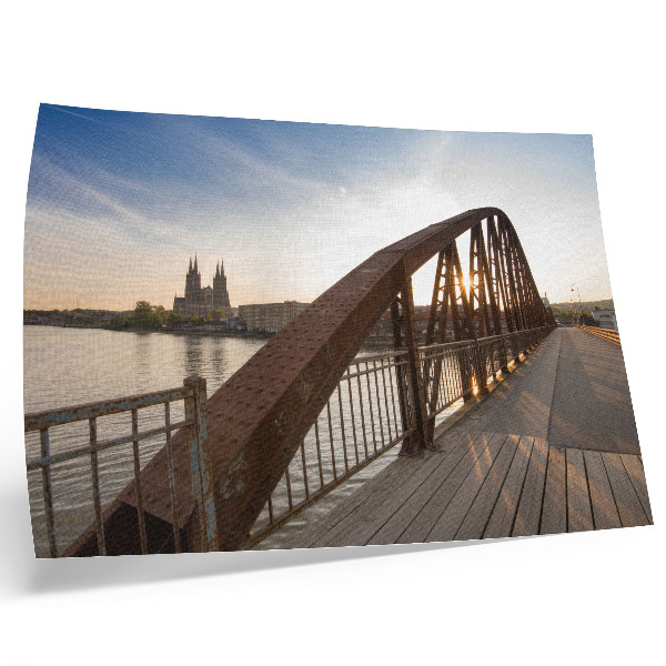 Stijlvolle wandposter metalen brug kathedraal rivier vredige zonsondergang