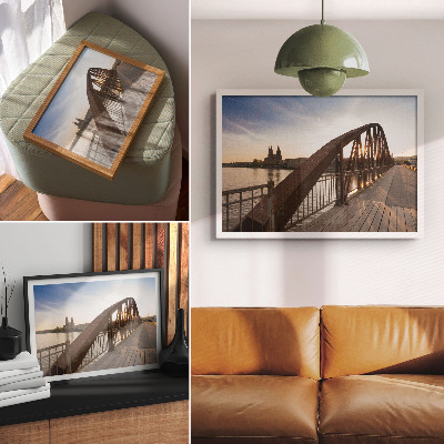 Stijlvolle wandposter metalen brug kathedraal rivier vredige zonsondergang