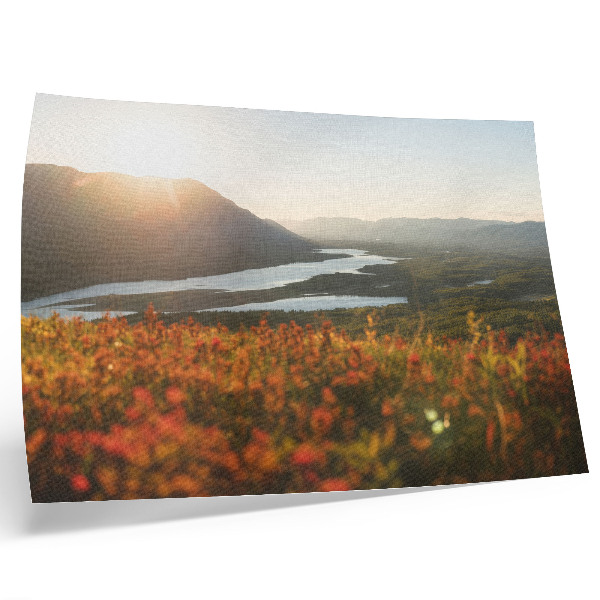 Stijlvolle wandposter Bloemen, bergen, rivier, zonsondergang, vredige sfeer