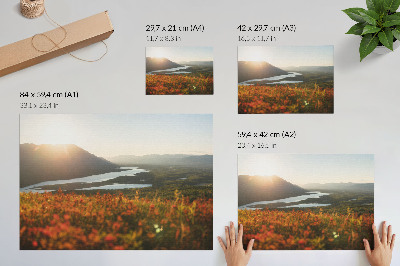 Stijlvolle wandposter Bloemen, bergen, rivier, zonsondergang, vredige sfeer