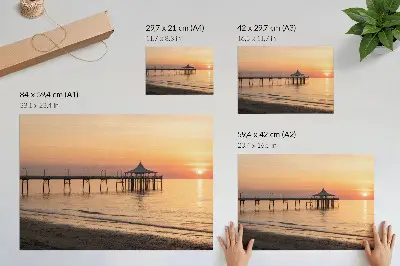 Poster zonsondergang boven het water met een prachtig uitzicht