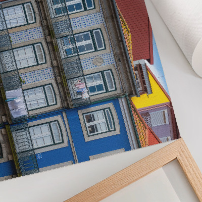 Moderne decoratieve poster Kleurrijke huurwoningen met details, balkons en planten.