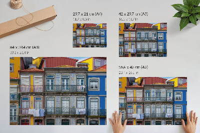Moderne decoratieve poster Kleurrijke huurwoningen met details, balkons en planten.