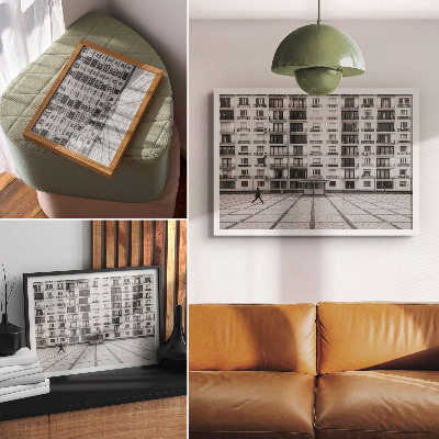 Stijlvolle wandposter Een modern gebouw met balkons en een plein.