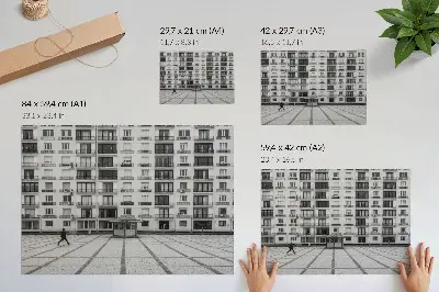 Stijlvolle wandposter modern gebouw met balkons en een plein