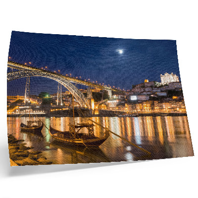 Stijlvolle wandposter Brug 's nachts verlicht, stad met waterboten