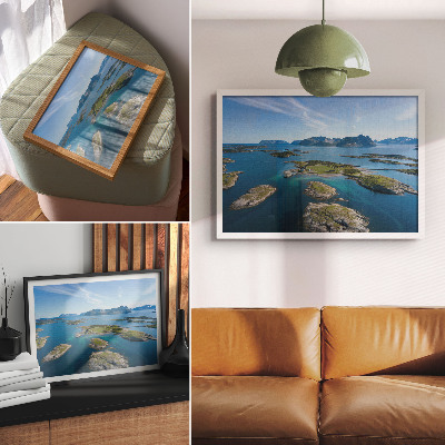 Moderne decoratieve poster Eilanden met bergen, blauwe lucht en groene vegetatie