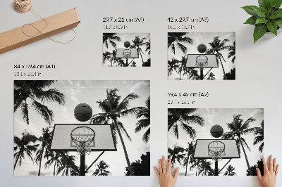 Poster Basketbalmand tussen palmbomen op een zwart-witte achtergrond