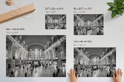 Moderne decoratieve poster Elegant interieur met grote ramen en een centrale trap.