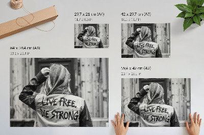 Stijlvolle wandposter Zwarte jas met opschriften, sterke compositie, contrast