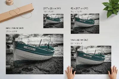 Moderne decoratieve poster met een dromerig avontuur van een boot op het strand