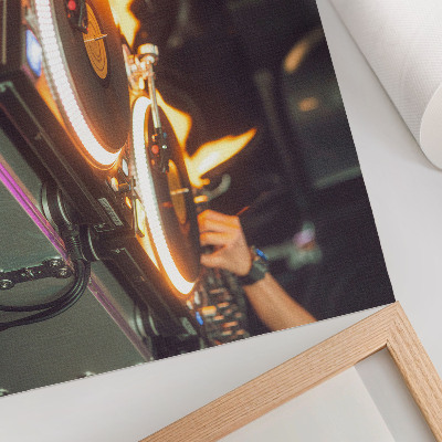 Moderne decoratieve poster Een energieke mix van vlammen en elektronica.